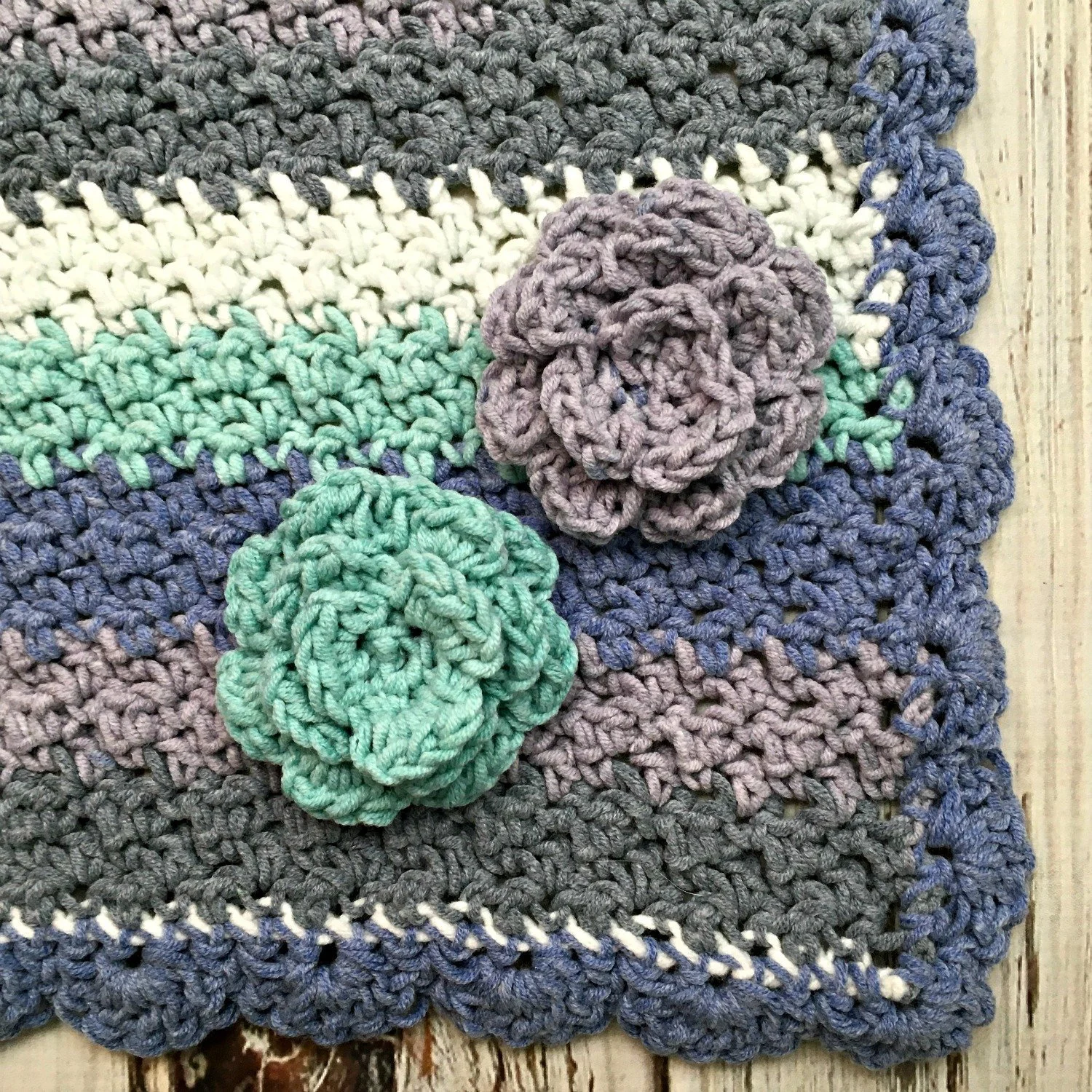 Learn to crochet a small carnation with this free and easy video tutorial from Love.Life.Yarn