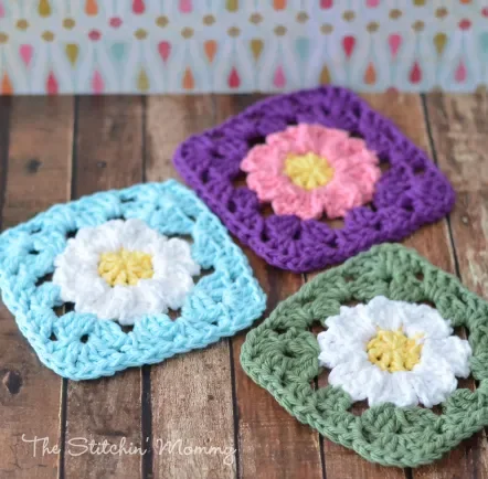 Crochet Daisy Granny Square - Free Pattern www.thestitchinmommy.com