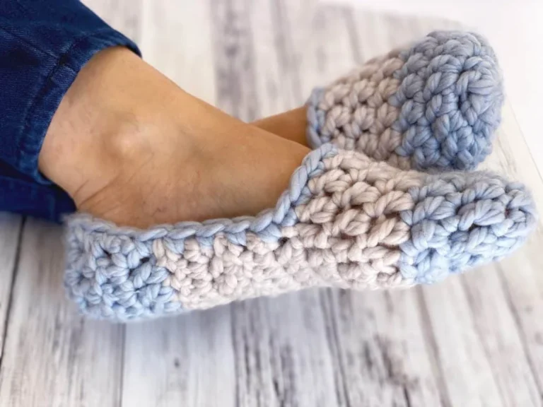 Snowflake Tapestry Crochet Gift Bag (Free Pattern)