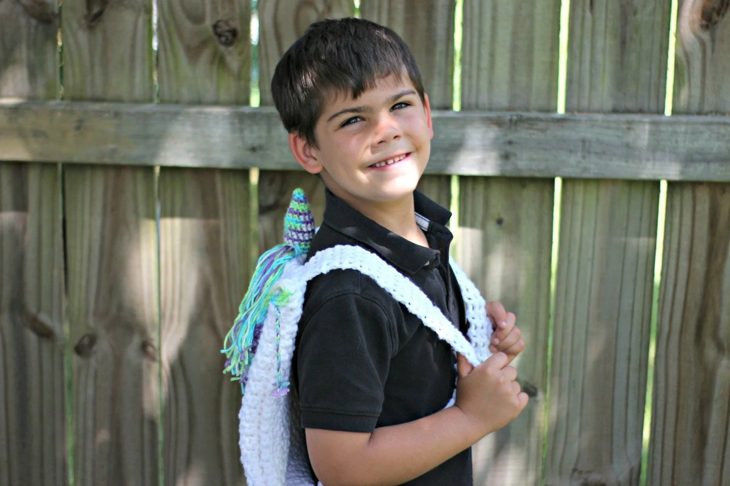 How to crochet an easy unicorn backpack with this free crochet pattern