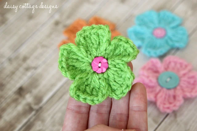 Free Crochet Patterns {Simple Daisy Crochet Pattern}