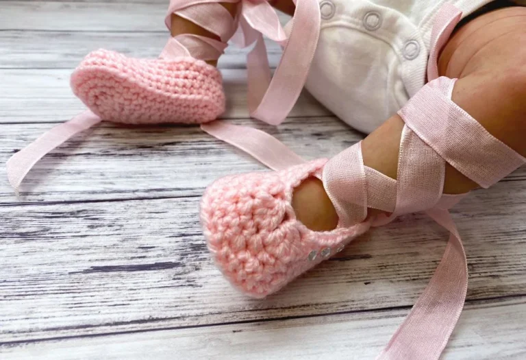 Ballet Crochet Baby Slippers (Easy Pattern)