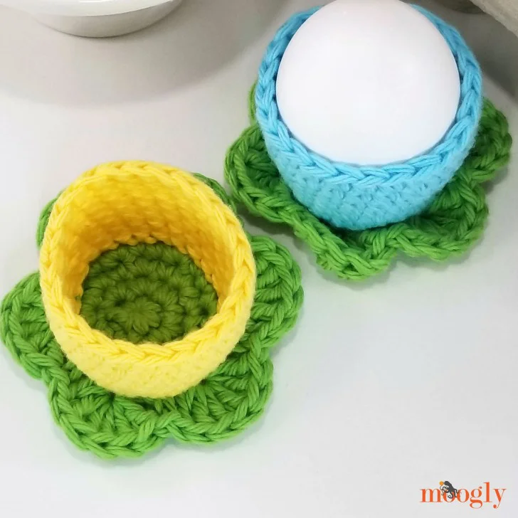 Simple Flower Egg Cozy - top view