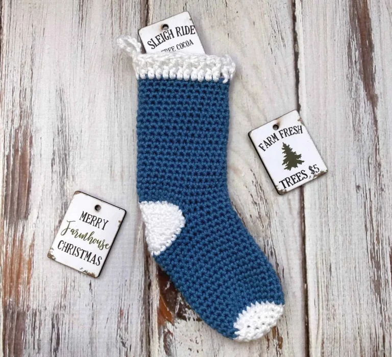 Easy Crochet Christmas Tree (Free Crochet Pattern)