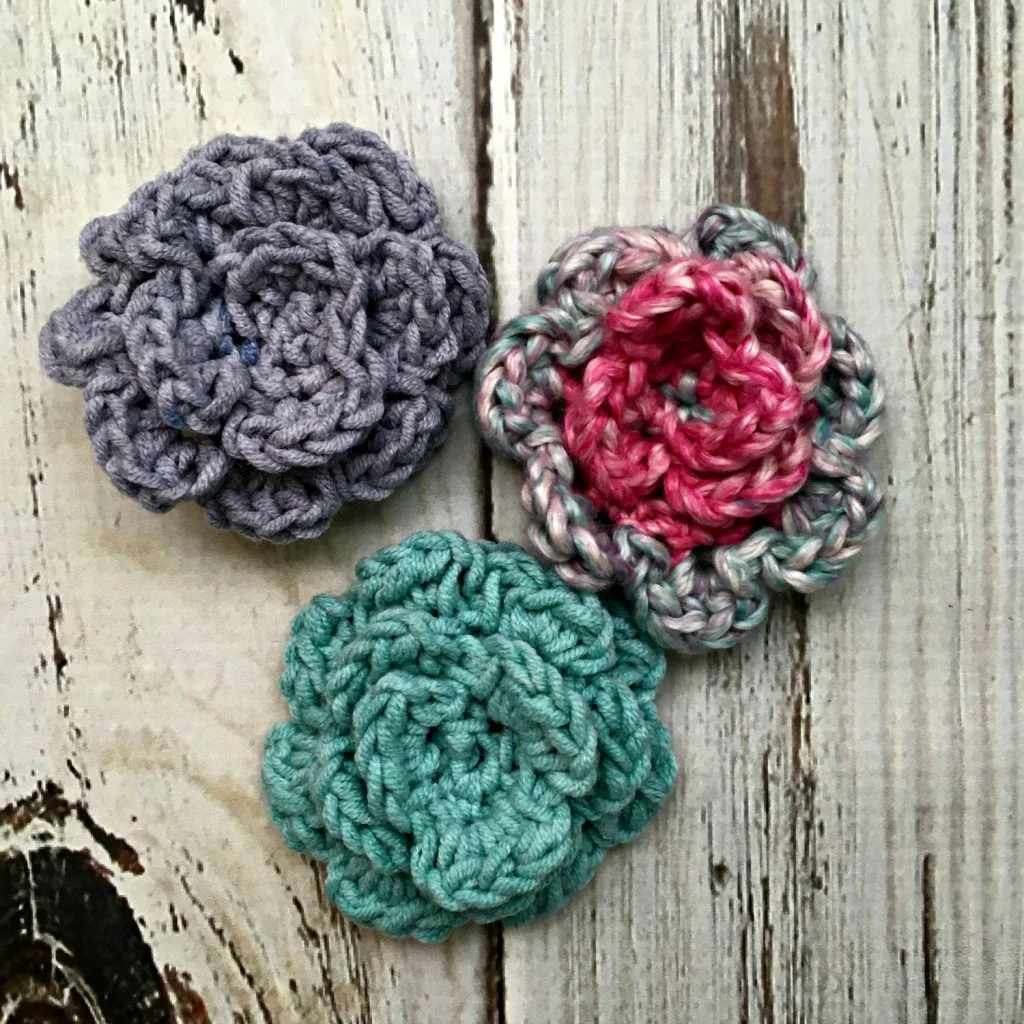 Learn to crochet these small carnations with this free and easy video tutorial from Love.Life.Yarn