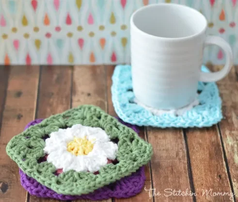 Crochet Daisy Granny Square - Free Pattern www.thestitchinmommy.com